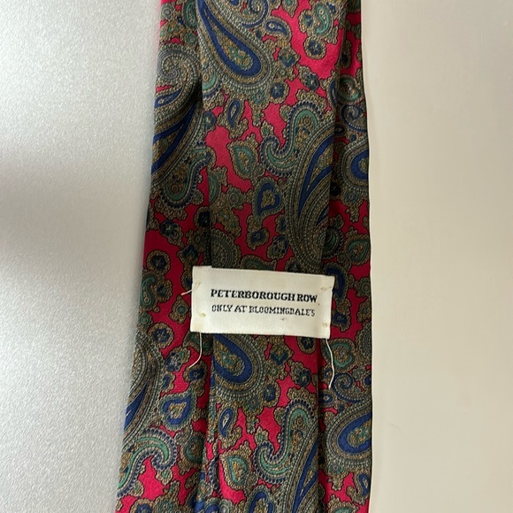 Men’s silk tie, looks new. Great shape. - Picture 1 of 3